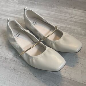 Worthington Talmond Cream Ballet Style Shoes With Gold Tone Strap Size 9 NWT